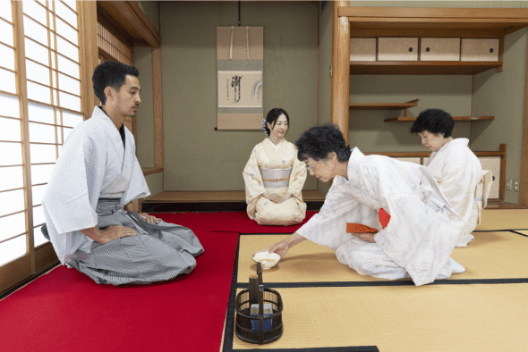 Kimono Trying-on Experience
