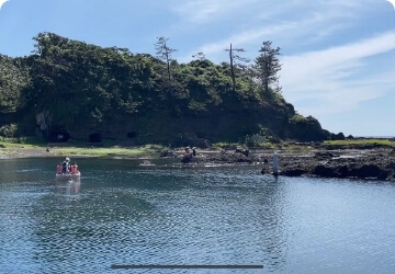 宿根木でたらい舟体験